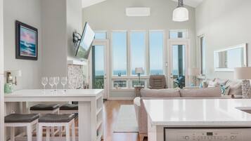 Townhome, Multiple Beds (Nestucca Nest) | Private kitchen