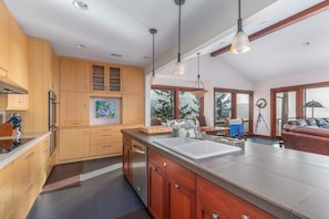 Casa de ciudad, varias camas (Pelicans Perch Pacific City) | Cocina privada