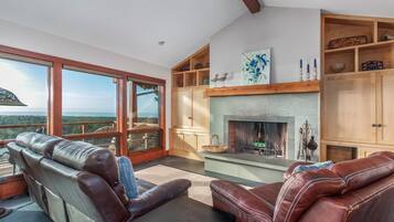Townhome, Multiple Beds (Pelicans Perch Pacific City) | Living room