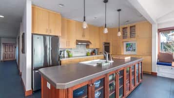 Casa de ciudad, varias camas (Pelicans Perch Pacific City) | Cocina privada