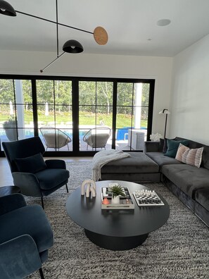 Smart TV - New House in Sagaponack (Sag Harbor)