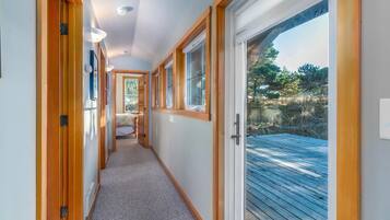 House, Multiple Beds (Treasure Chest) | Interior