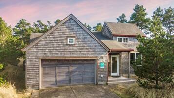 House, Multiple Beds (Treasure Chest) | Exterior