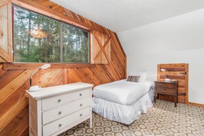 Room - Uncle Jim's Cabin (Pacific City)