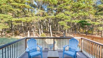 House, Berbilang Katil (Nestugga Woods) | Balkoni