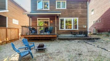 House, Berbilang Katil (Nestugga Woods) | Balkoni