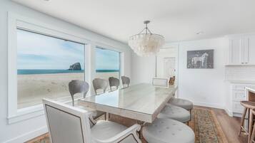 House, Multiple Beds (Pacifical) | Private kitchen