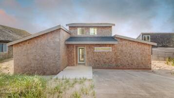 House, Multiple Beds (Pacifical) | Exterior