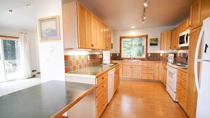 House, Multiple Beds (Beachwoods Cottage) | Private kitchen - Beachwoods Cottage (Pacific City)