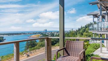 House, Multiple Beds (Eagle Townhome) | Balcony