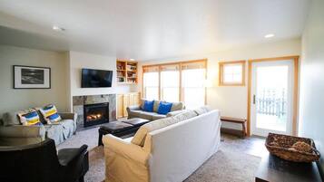 Townhome, Multiple Beds (Beach Break) | Living room