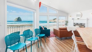 Living room - Surf Vista (Pacific City)