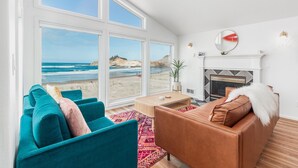 Living room - Surf Vista (Pacific City)