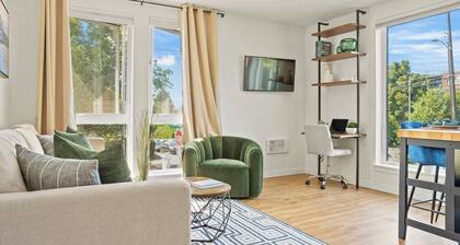 Bright Capitol Hill Condo | Great Location & Views