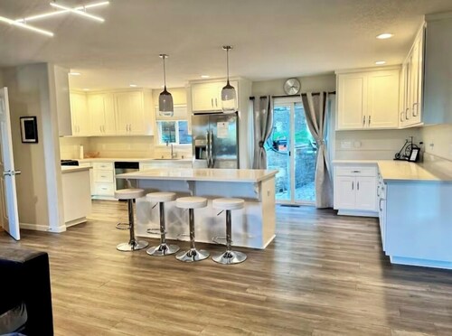 Luxury 4 Bedroom + Hot Tub.