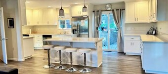 Luxury 4 Bedroom + Hot Tub.