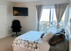 4 habitaciones, tabla de planchar con plancha, wifi y ropa de cama 