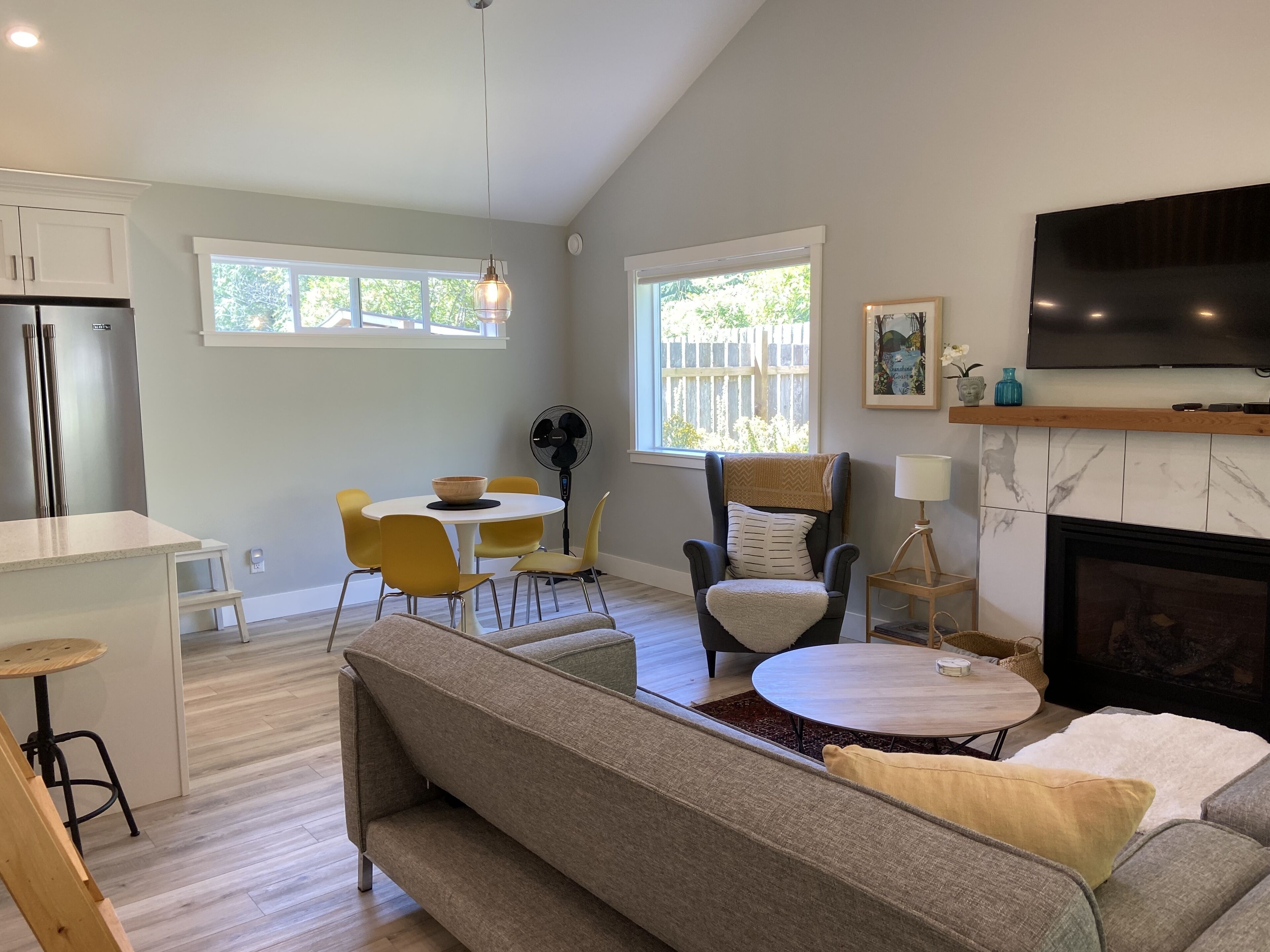 Téléviseur connecté, foyer, livres