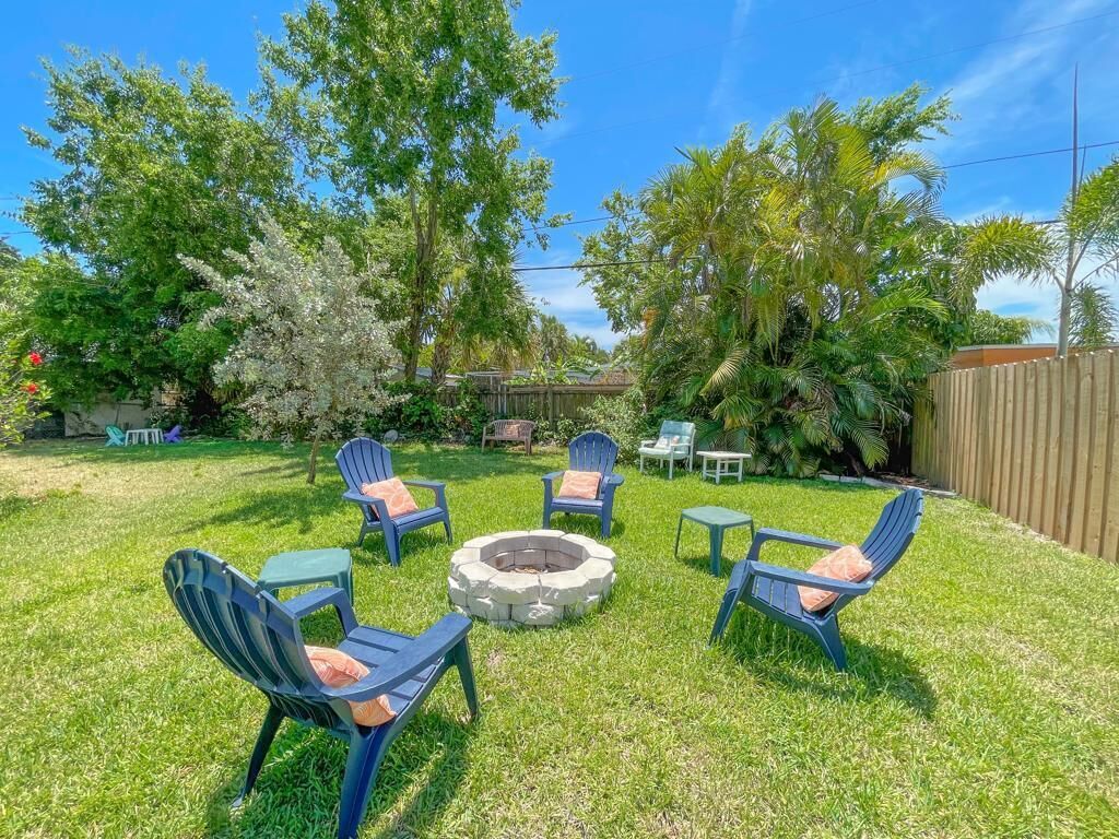 Cocoa Beach Paradise - 2 min walk to the beach - Amazing backyard 