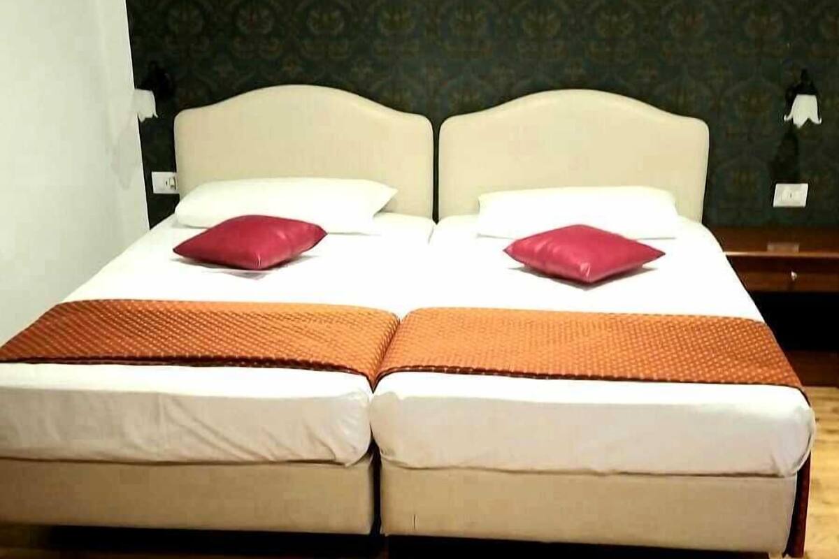 Coffres-forts dans les chambres, fer et planche à repasser