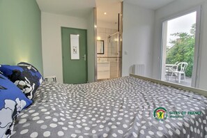 3 間睡房、熨斗/熨衫板