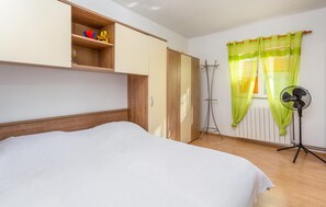1 bedroom, free WiFi, bed sheets