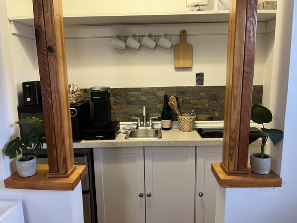 Private kitchen - Charming Side Garden Suite (St. Petersburg)