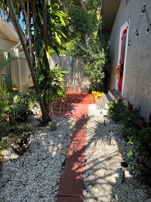 Property grounds - Charming Side Garden Suite (St. Petersburg)