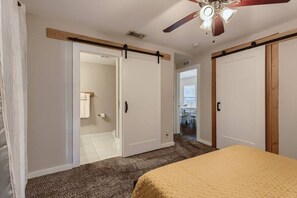5 bedrooms, desk, iron/ironing board, free WiFi