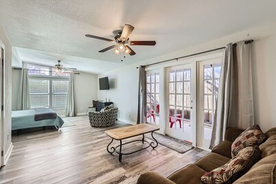 Spacious Home W/ Pool + Game Room / Near Riverwalk & Downtown!