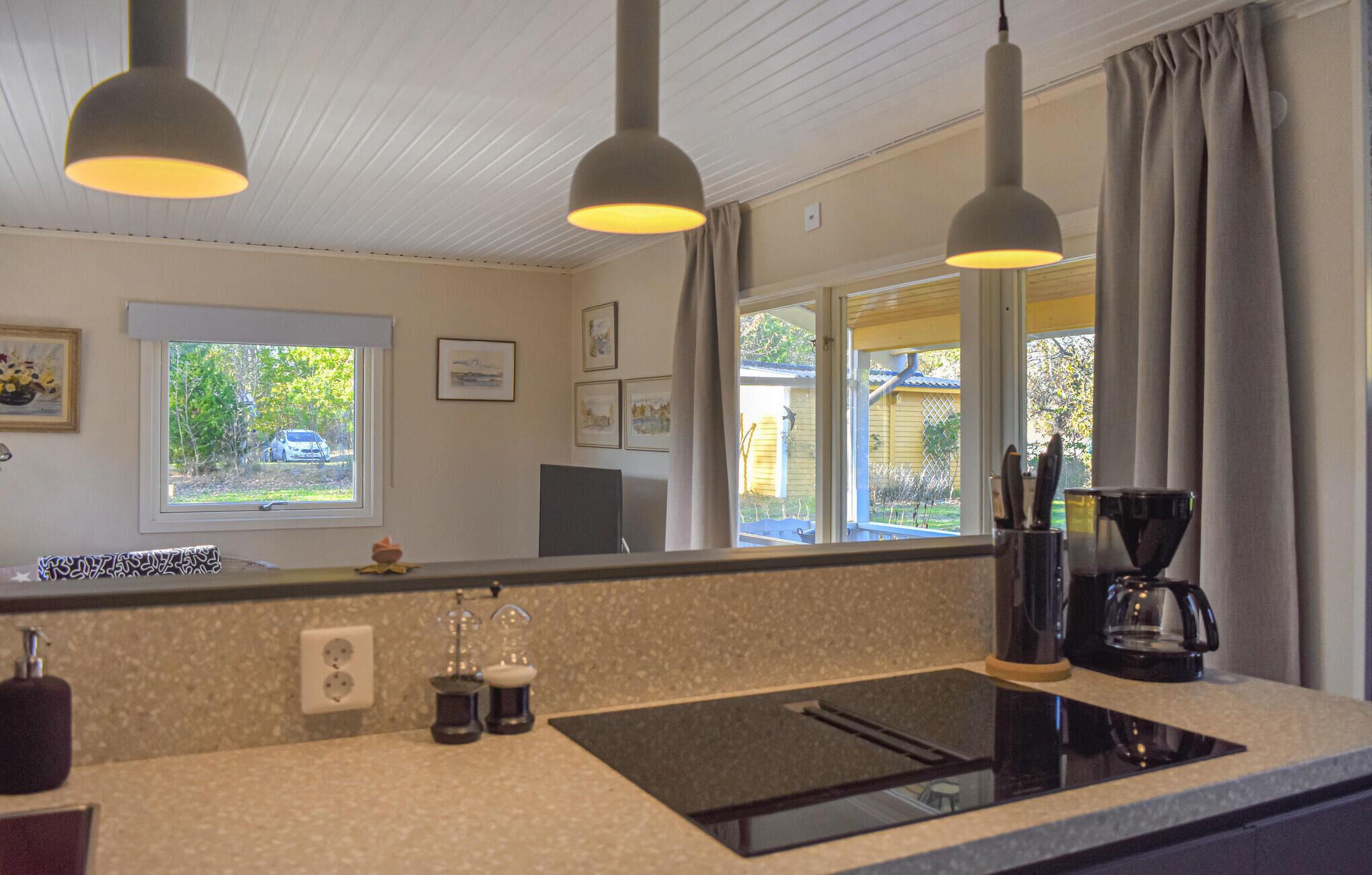 Jääkaappi, uuni, astianpesukone, kahvin-/teenkeitin