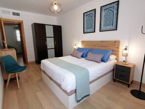 2 chambres, fer et planche à repasser, Wi-Fi gratuit, draps fournis