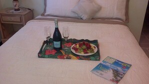 Economy Apartment | Egyptian cotton sheets, premium bedding, down duvets, blackout curtains - Silver Palm Vacation Rental (Providenciales)