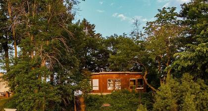 Scandinavian Lake Cabin Ideal for Romantic Getaway