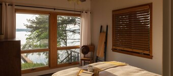 Scandinavian Lake Cabin Ideal for Romantic Getaway