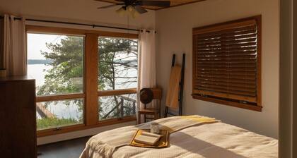 Scandinavian Lake Cabin Ideal for Romantic Getaway