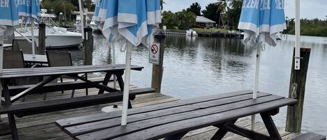 تناول الطعام بالخارج