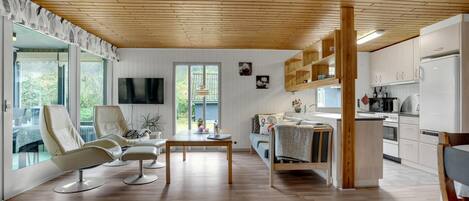 Fridge, stovetop, coffee/tea maker
