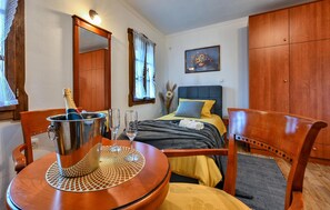 2 slaapkamers, reisbedje, gratis wifi, beddengoed