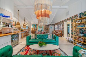 Smart TV, ping pong, books, stereo - Newly Renovated Retro Designer Bungalow 200' from Beach w/ VW Bus Grill & Pool (Harbour Island)