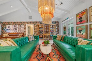 Smart TV, ping pong, books, stereo - Newly Renovated Retro Designer Bungalow 200' from Beach w/ VW Bus Grill & Pool (Harbour Island)