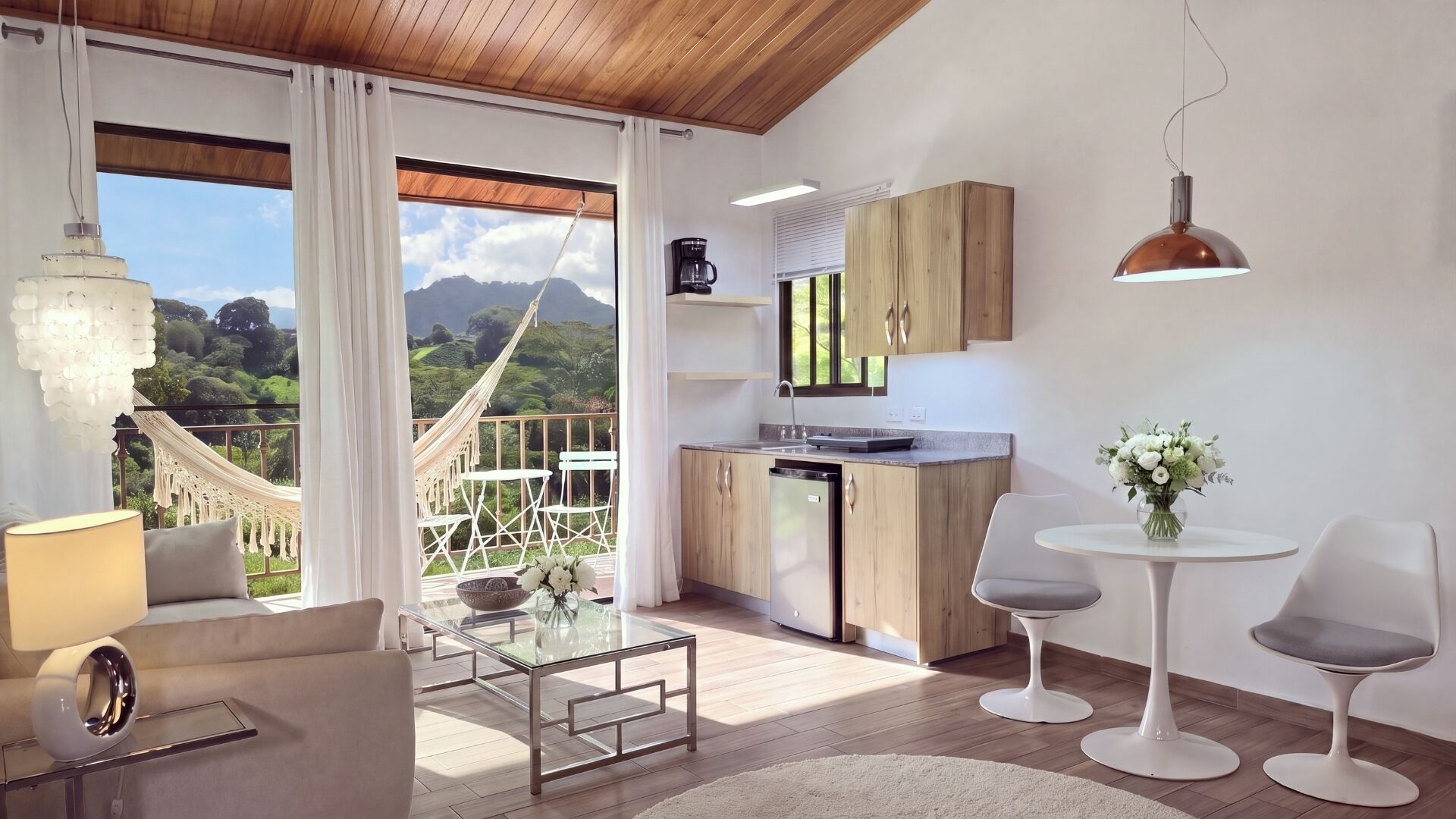 Una cocina moderna con armarios de madera, una cafetera y vistas a un paisaje montañoso.