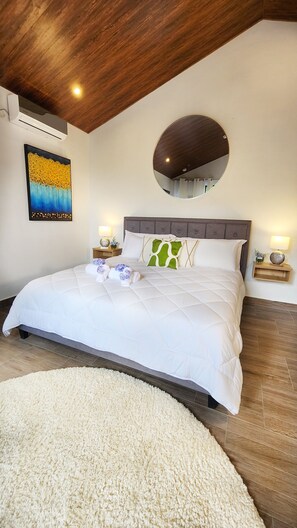 Cabaña de lujo, 1 cama King size, hidromasaje, planta baja | Tabla de planchar con plancha, wifi gratis y ropa de cama 