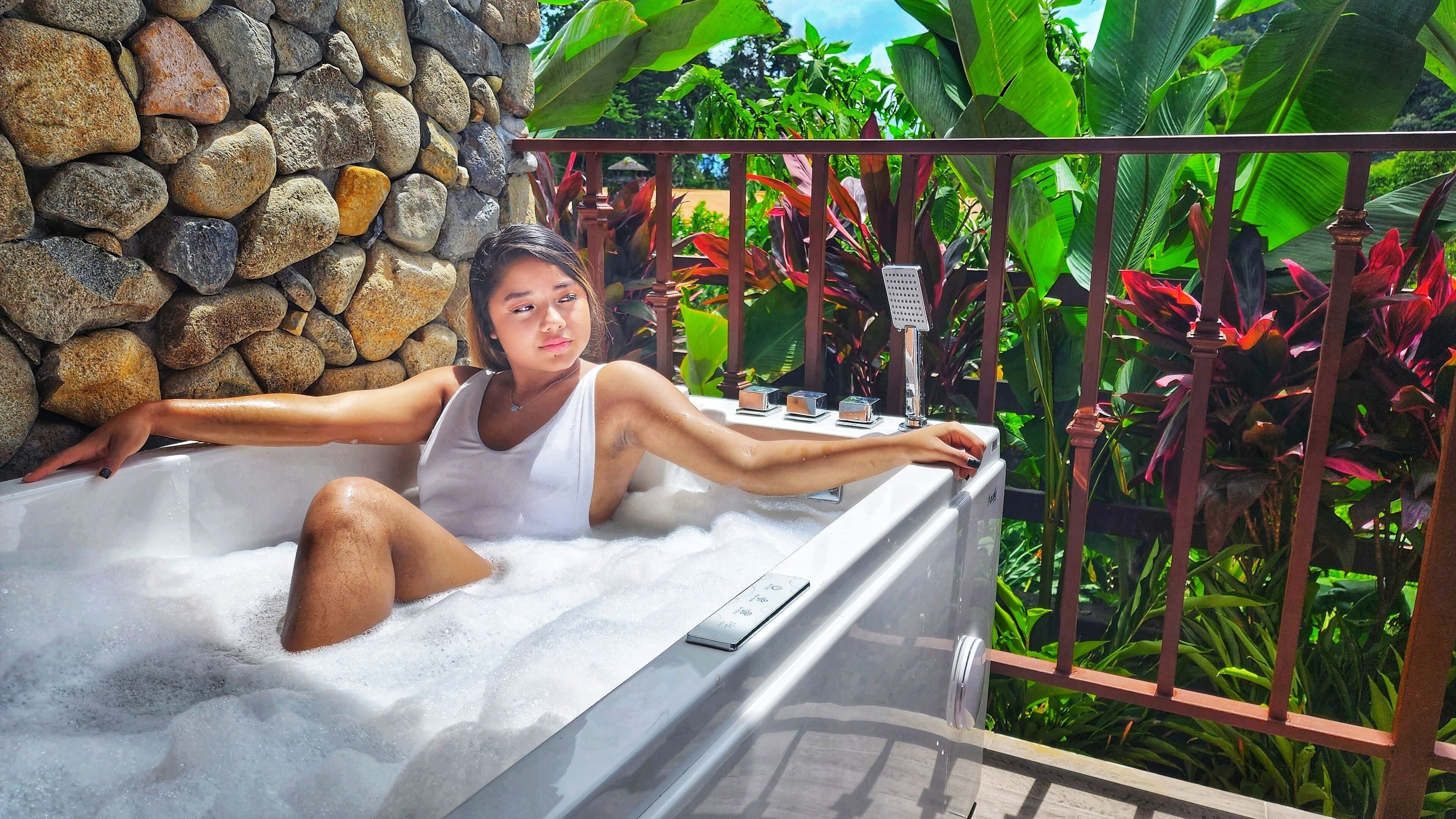 Cabaña Deluxe, 1 cama de matrimonio grande, bañera de hidromasaje, planta baja | Bañera de hidromasaje privada