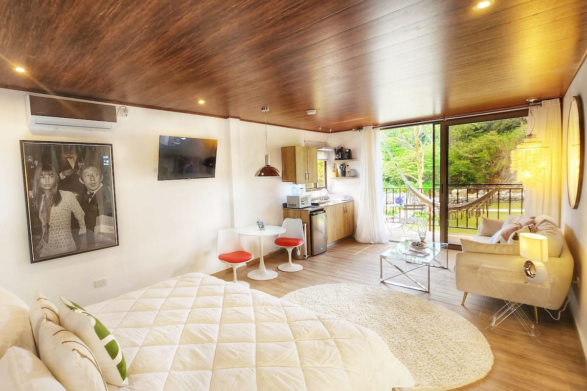 Comfort Studio, 1 King Bed, Balcony, River View