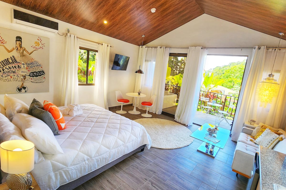 Stuga - bubbelpool - bottenvåning (Alexandra) | Strykjärn/strykbräda, gratis wi-fi och sängkläder