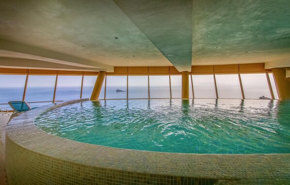 Indoor pool - 1 bedroom nice apartment in Benidorm (Benidorm)