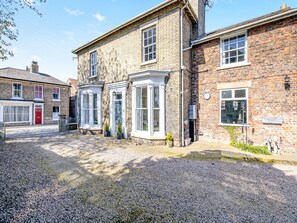 Exterior - 5 bedroom accommodation in Wainfleet, near Skegness (Wainfleet, near Skegness)