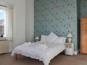 4 bedrooms, free WiFi, bed sheets - 4 bedroom accommodation in Hartlepool (Hartlepool)