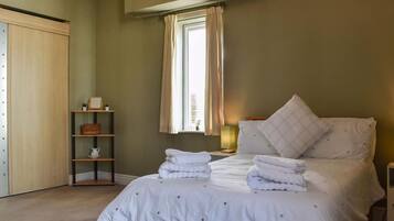 4 bedrooms, free WiFi, bed sheets